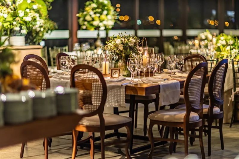 One Seat Reserved: The Quiet Tactic Elite Hosts Use to Draw In Their Most Coveted Business Partners